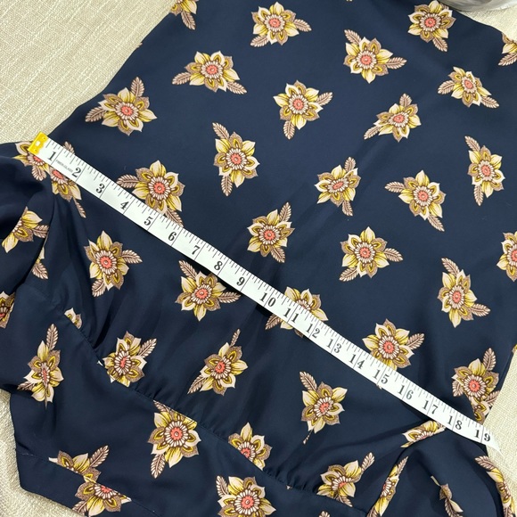 Loft Navy Floral Flow Long Sleeve Blouse Size XS - Picture 8 of 9